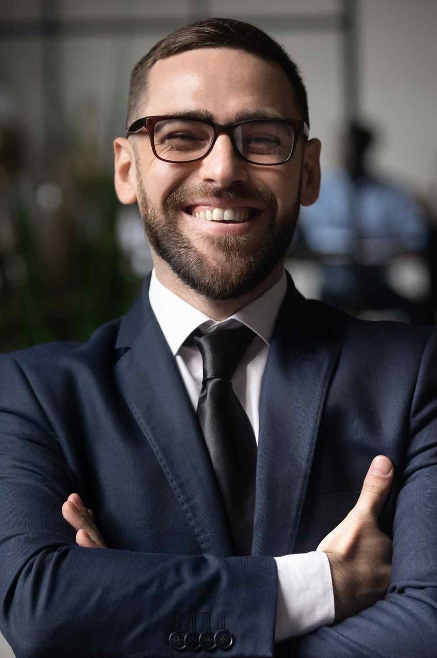 https://www.mapleleaf-services.com/wp-content/uploads/2020/08/team_05-850x1280.jpg